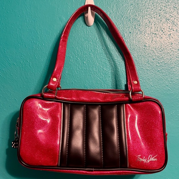 Trophy Queen pink & black Roadster purse - Picture 2 of 6